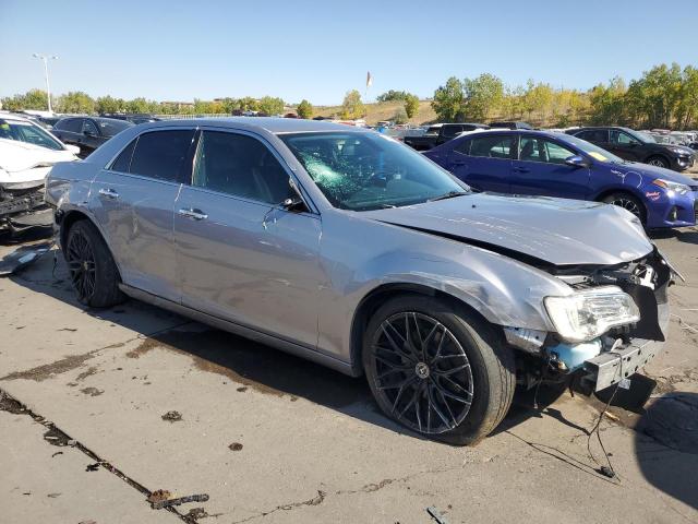  CHRYSLER 300 2018 Srebrny