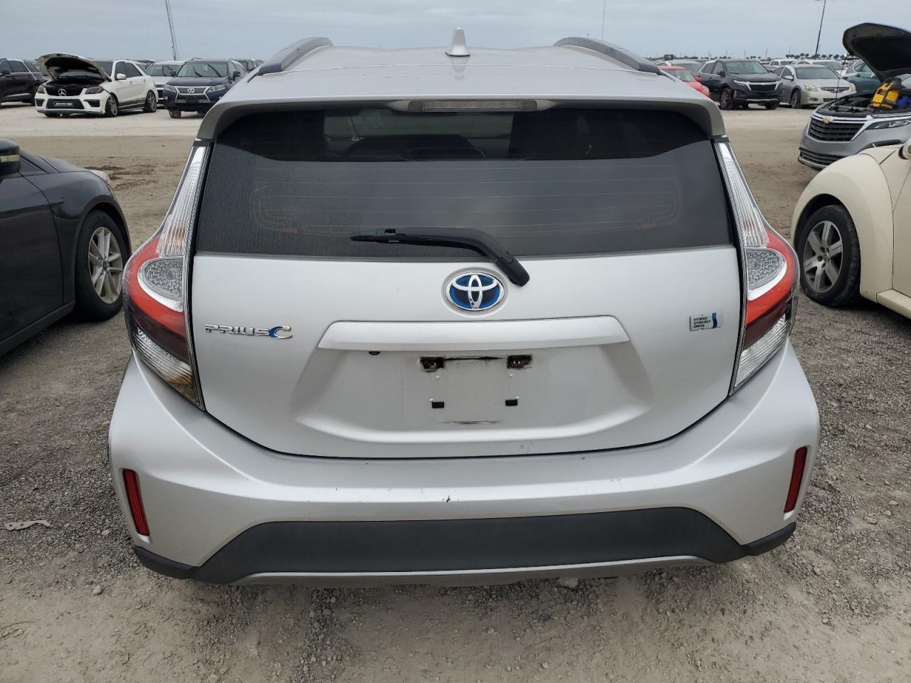 2018 Toyota Prius - Image 6