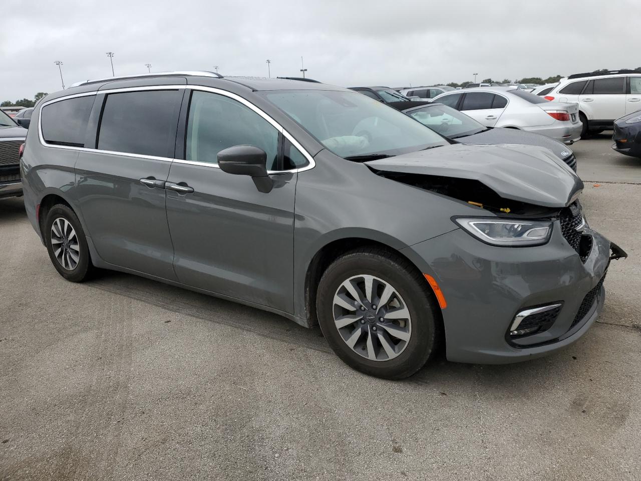 2021 Chrysler Pacifica - Image 4