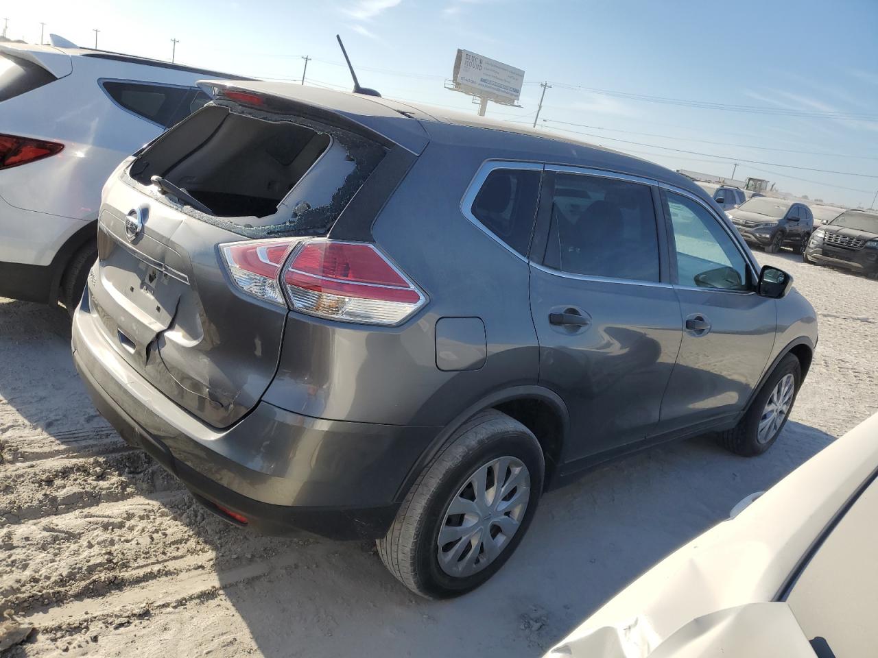 2016 Nissan Rogue - Image 3