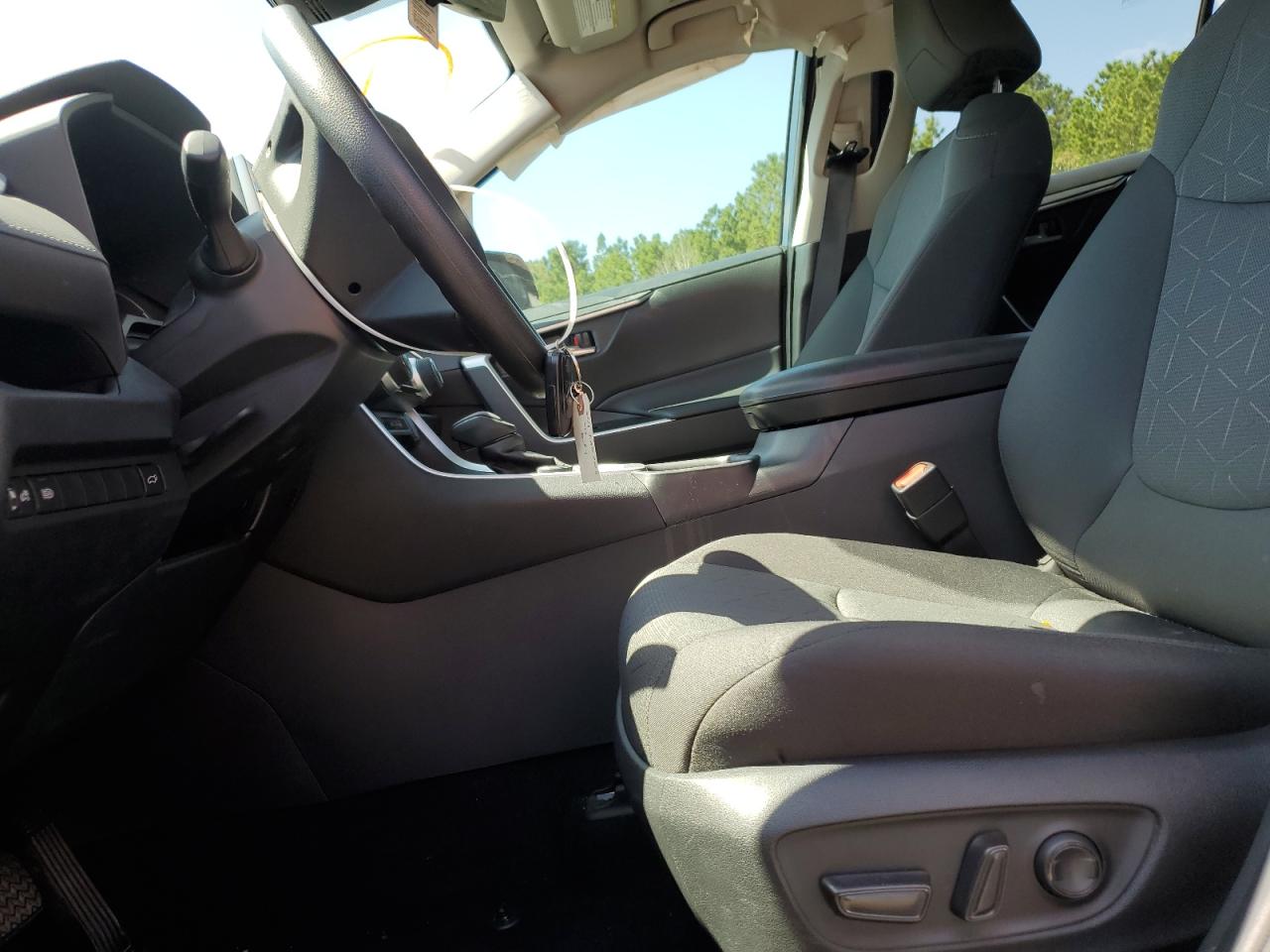 2024 Toyota RAV 4 - Image 7