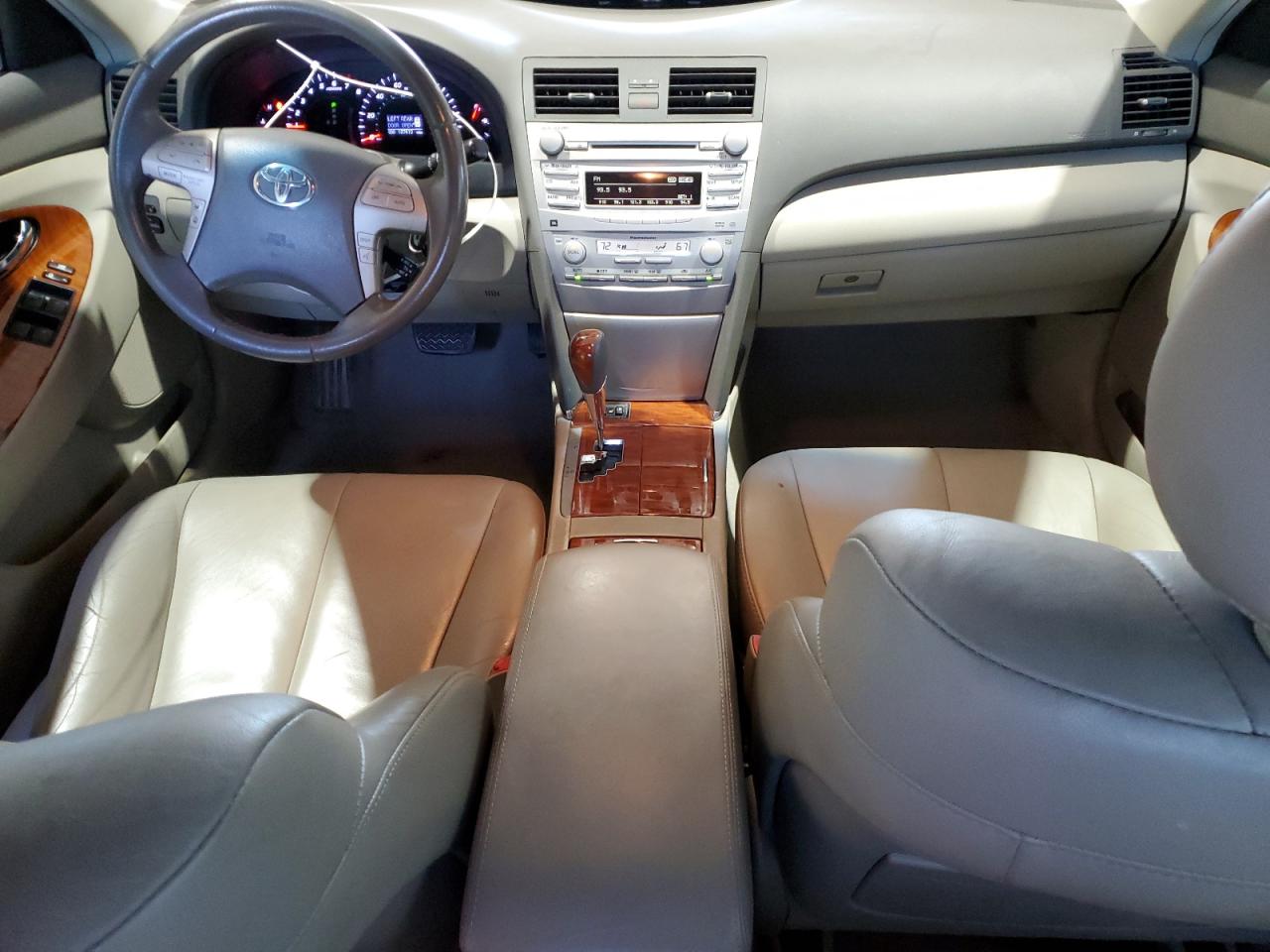 2011 Toyota Camry - Image 8