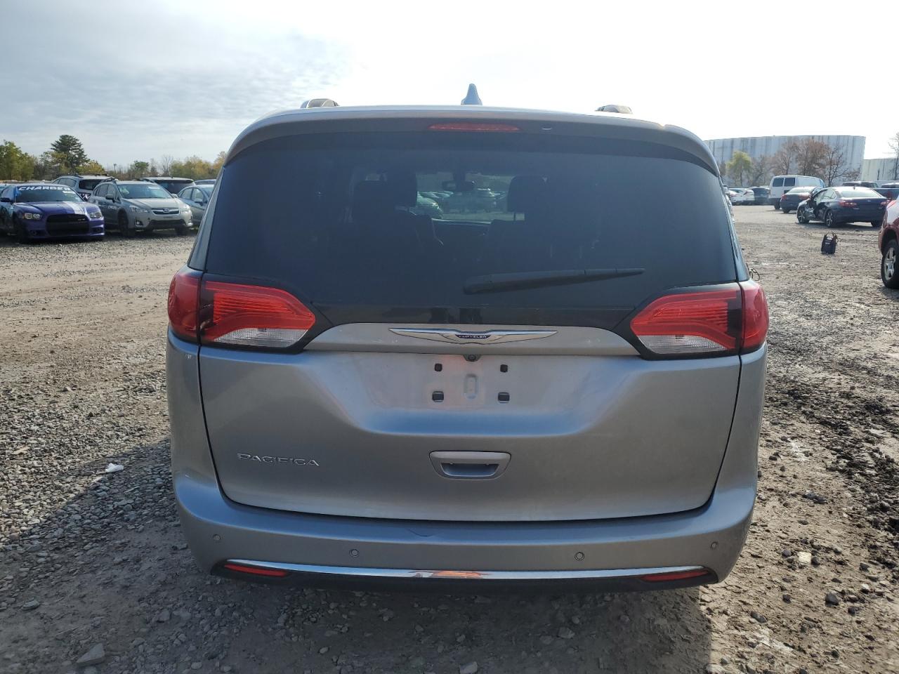 2018 Chrysler Pacifica Touring L VIN: 2C4RC1BG2JR292224 Lot: 76574694