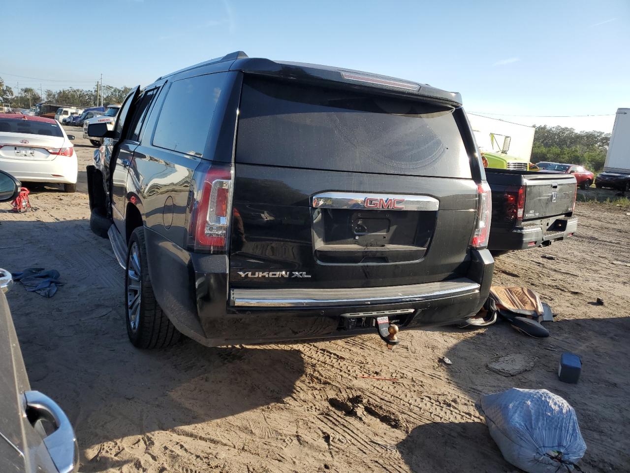 2016 GMC Yukon Xl Denali VIN: 1GKS1HKJ1GR277969 Lot: 77329574