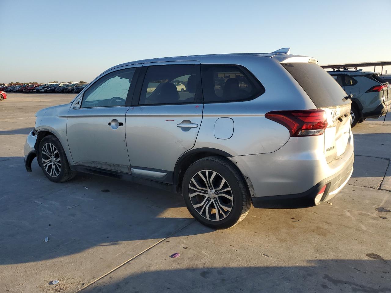 VIN JA4AD2A39JZ052814 2018 MITSUBISHI OUTLANDER no.2