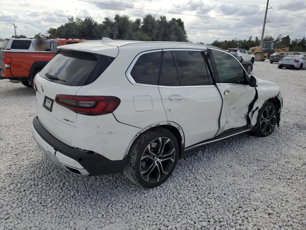 VIN 5UXCR4C03N9N16599 2022 BMW X5 no.3