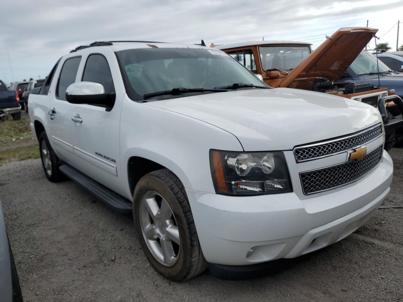 2012 Chevrolet Avalanche - Image 4