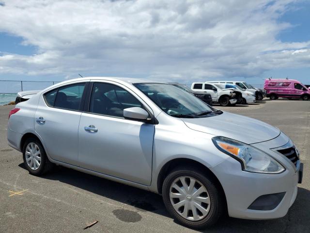  NISSAN VERSA 2015 Сріблястий