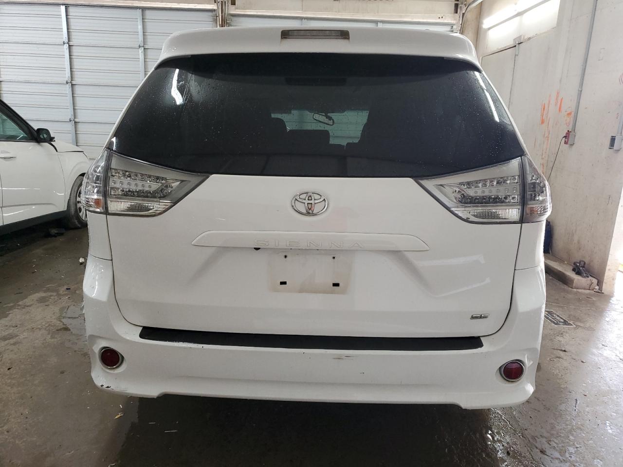 2015 Toyota Sienna - Image 6