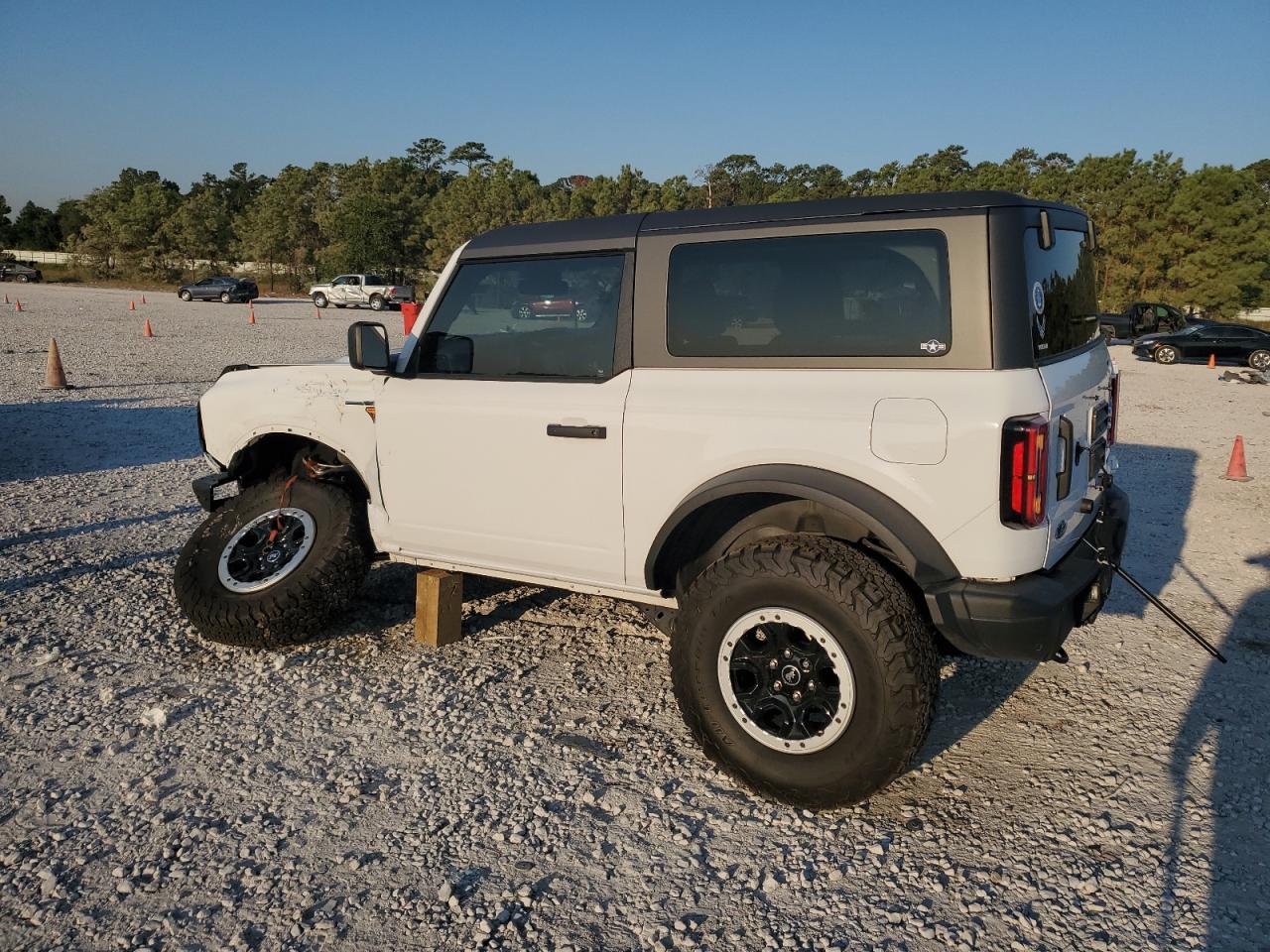2023 Ford Bronco - Image 2