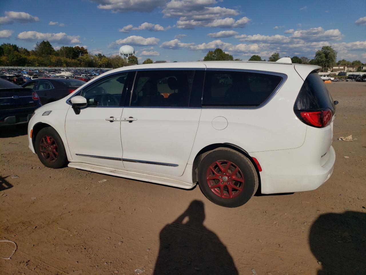 2C4RC1DG5HR694990 2017 CHRYSLER PACIFICA - Image 2