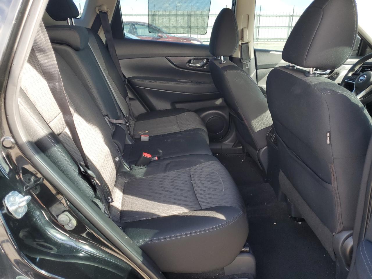 2018 Nissan Rogue - Image 11