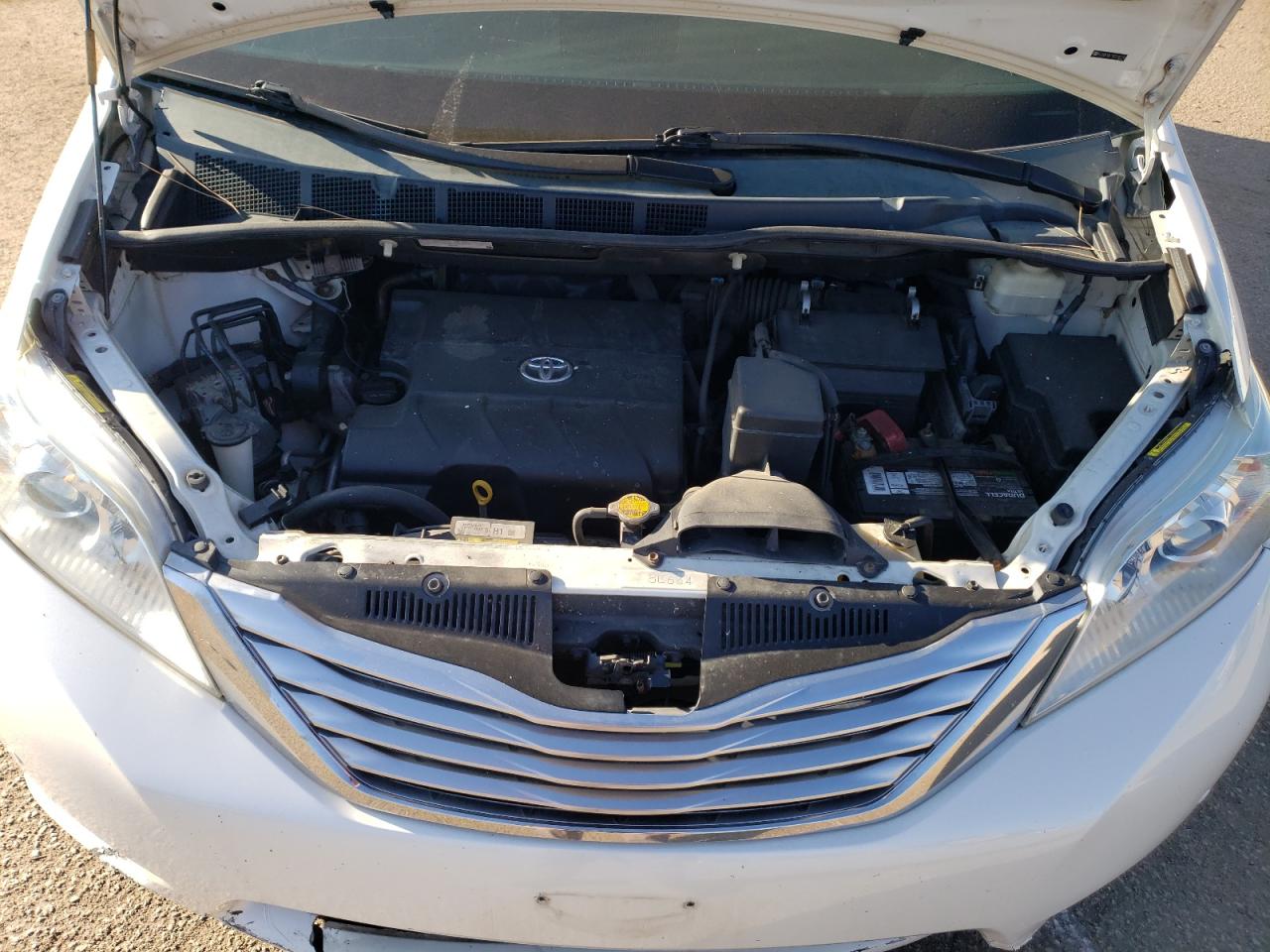2011 Toyota Sienna - Image 12
