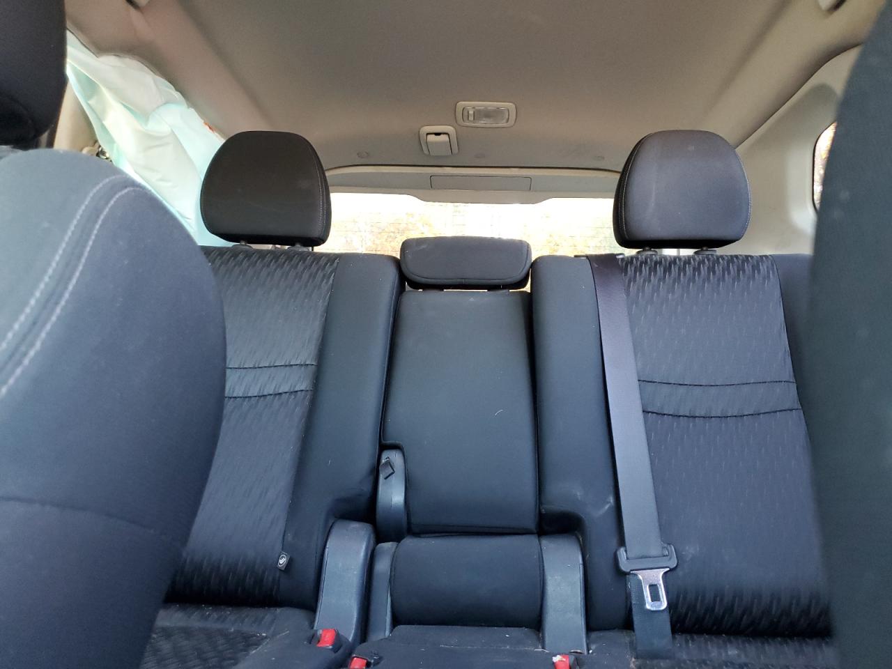 2017 Nissan Rogue - Image 10