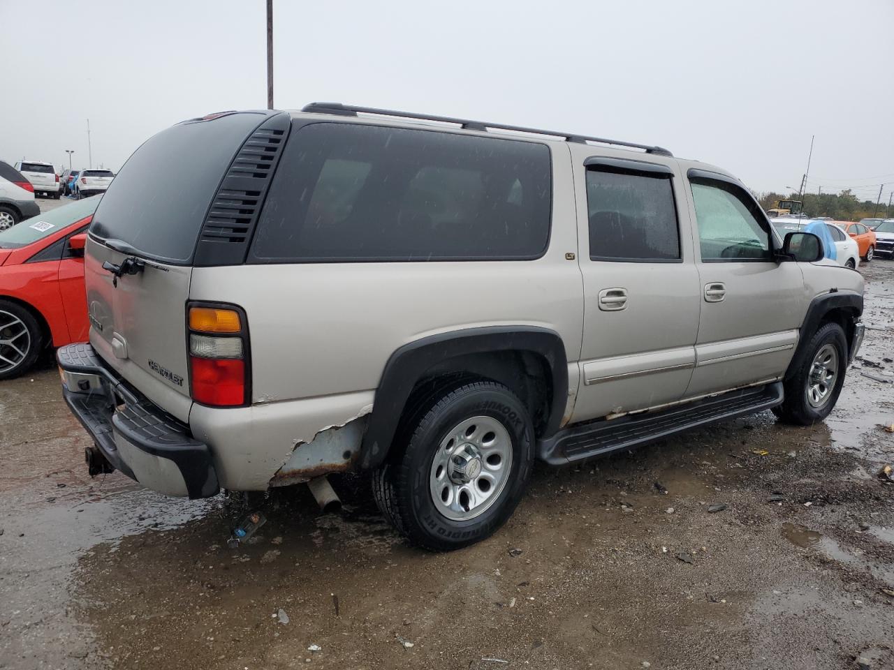 2004 Chevrolet Suburban - Image 3