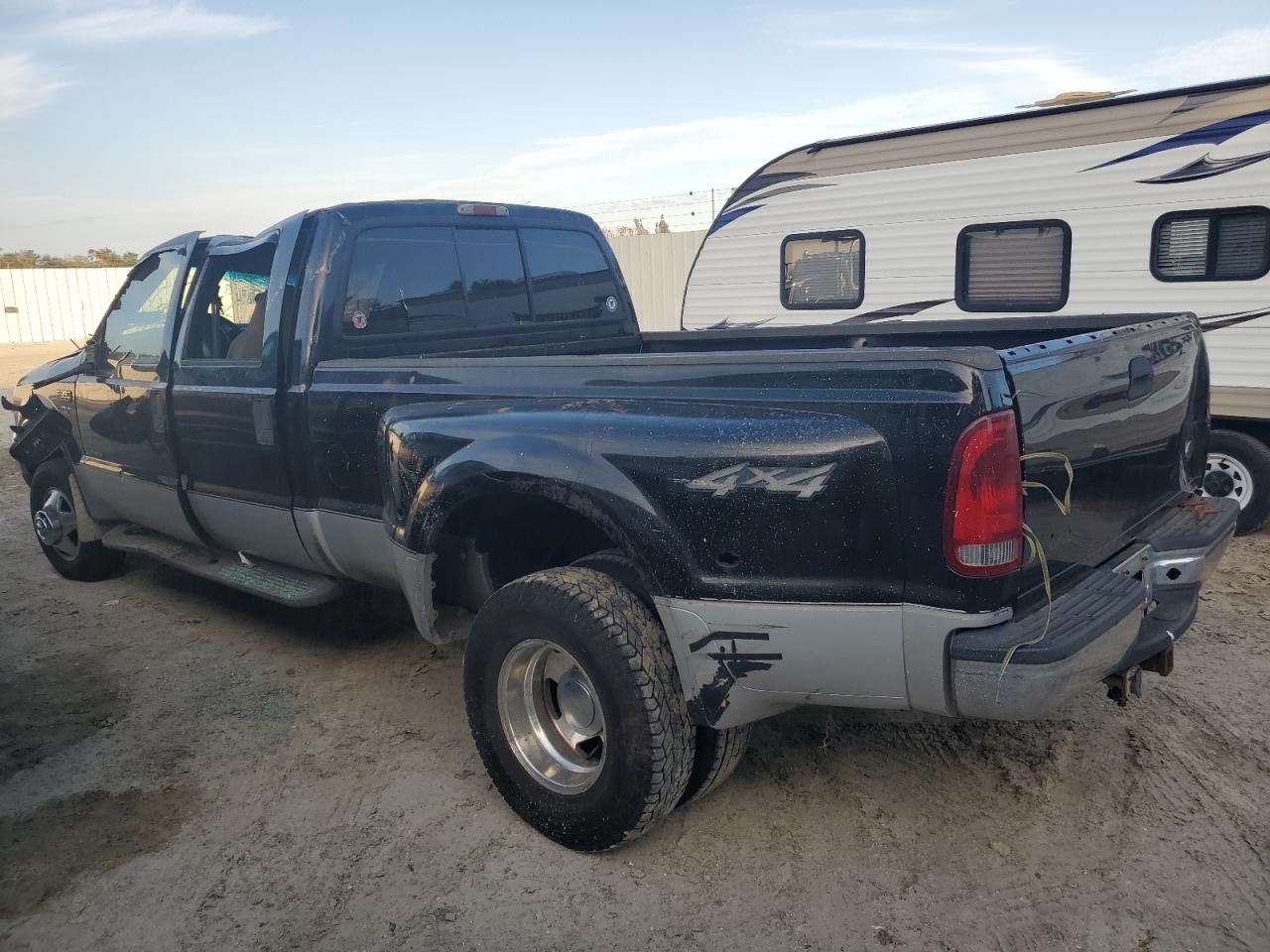 2001 Ford F350 - Image 2