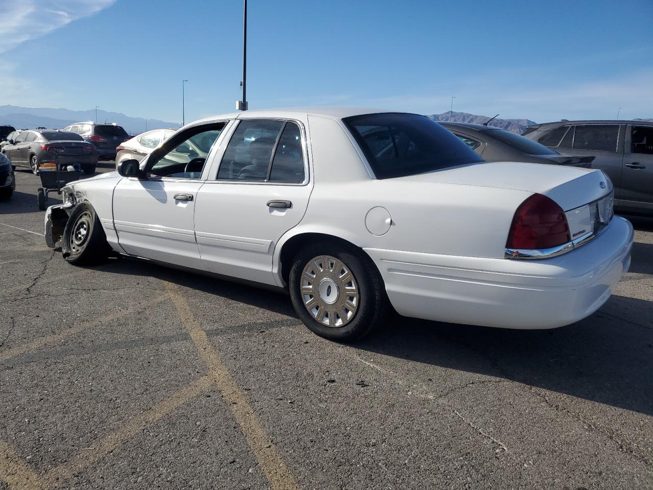 2006 Ford Crown Victoria - Image 2