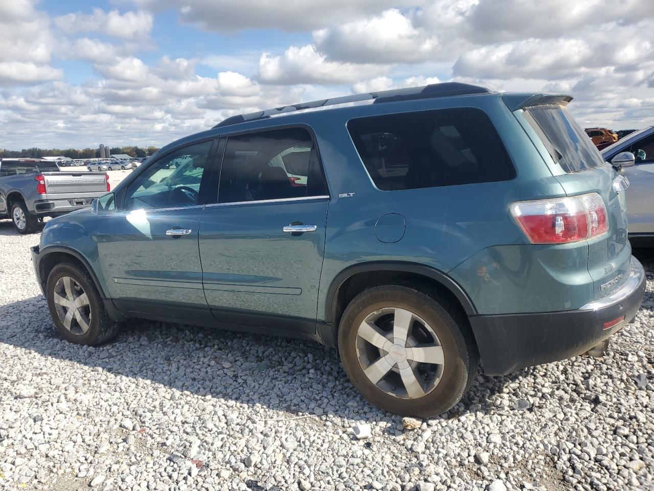 2010 GMC Acadia - Image 2