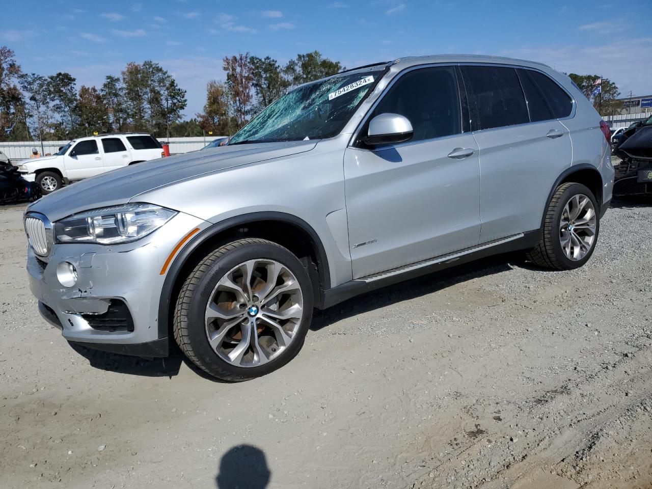 VIN 5UXKR0C55H0U51828 2017 BMW X5 no.1