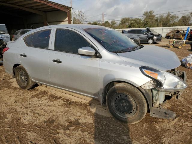  NISSAN VERSA 2018 Сріблястий