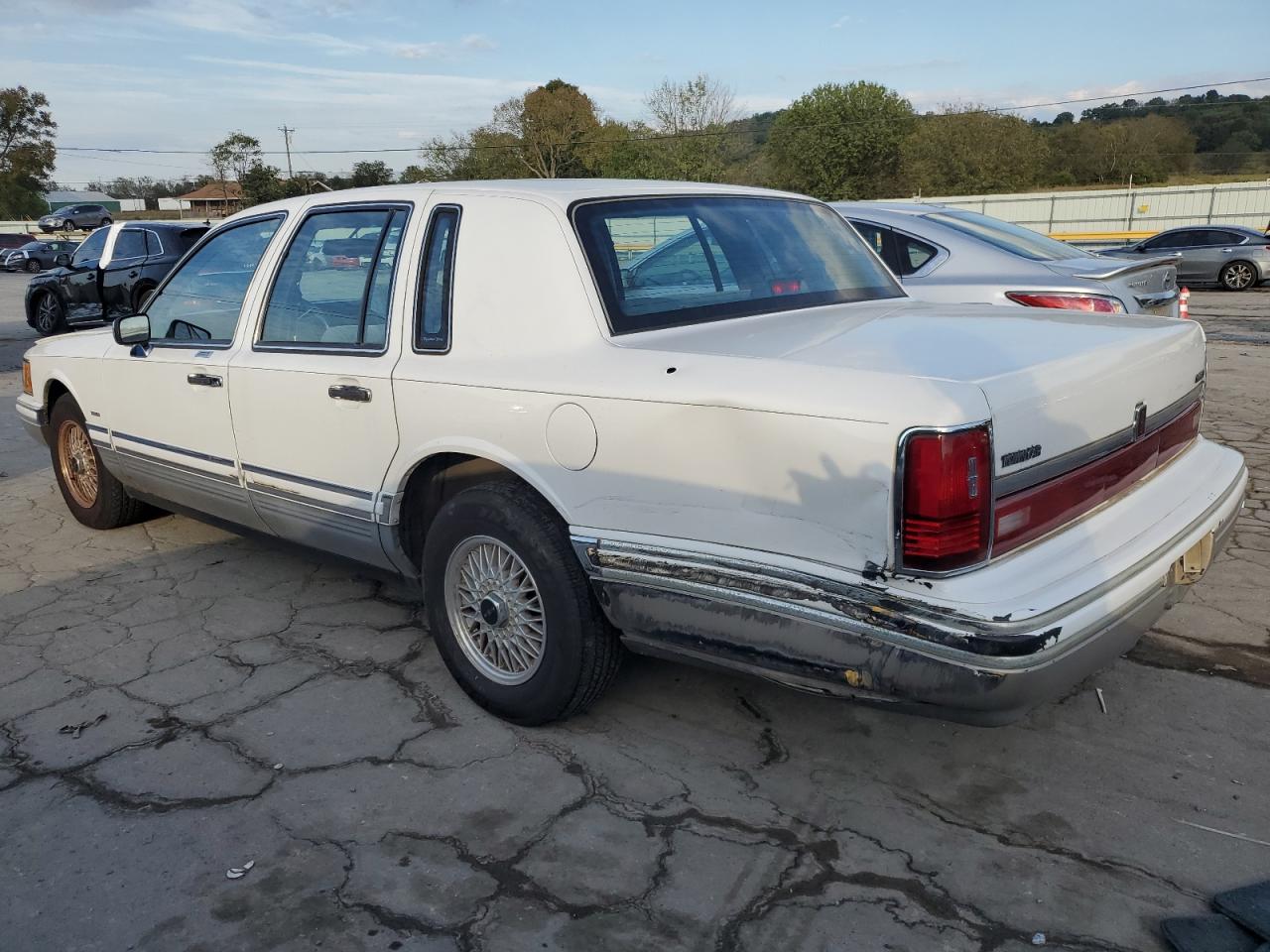 1LNLM82W1NY760850 1992 Lincoln Town Car Signature