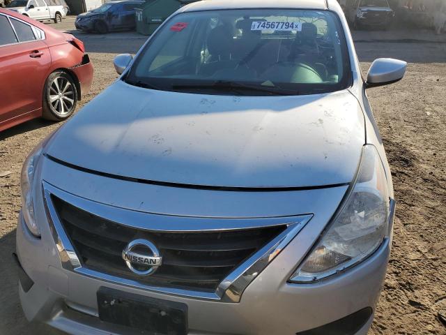  NISSAN VERSA 2018 Silver