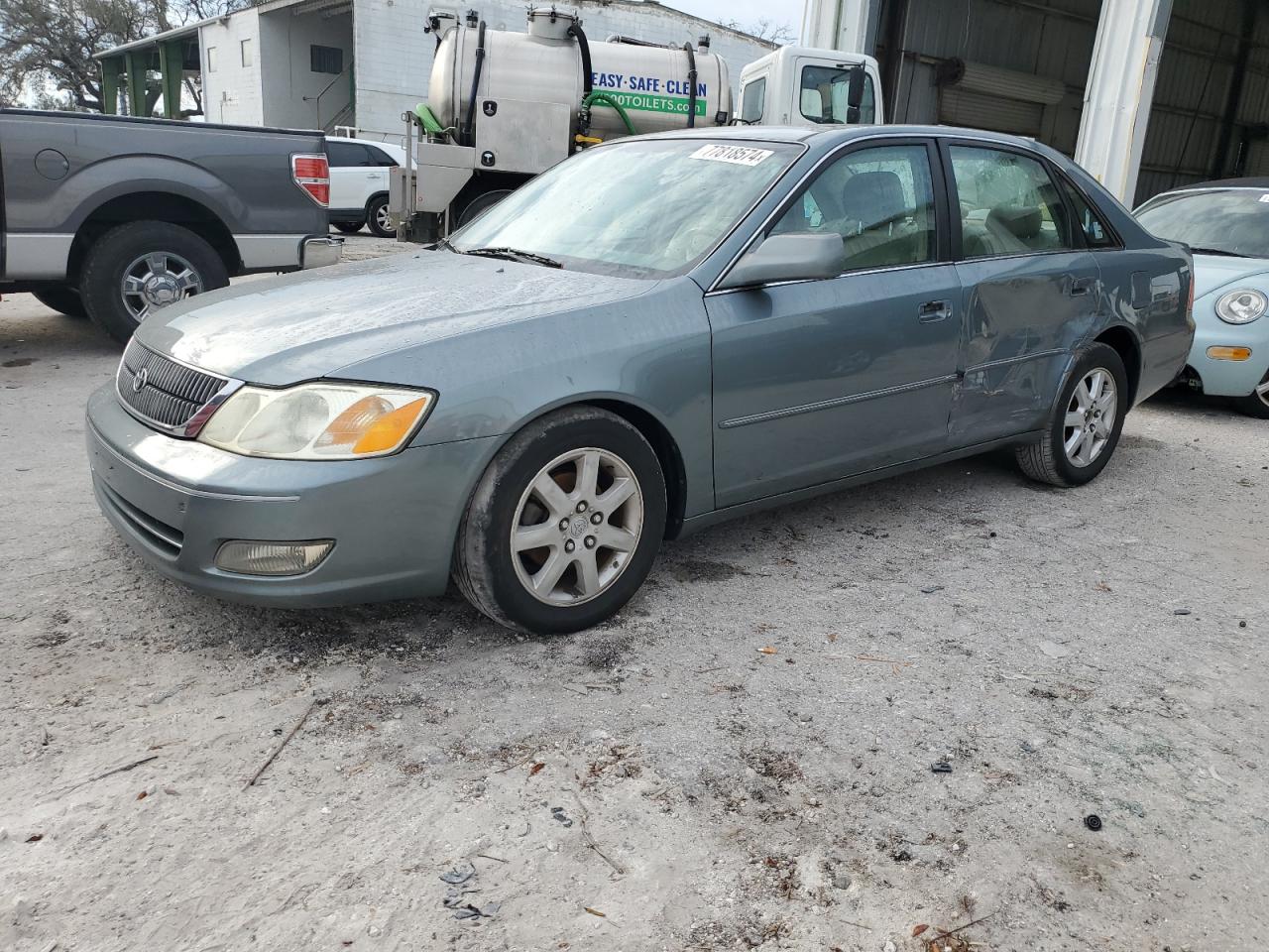 2000 Toyota Avalon - Image 1