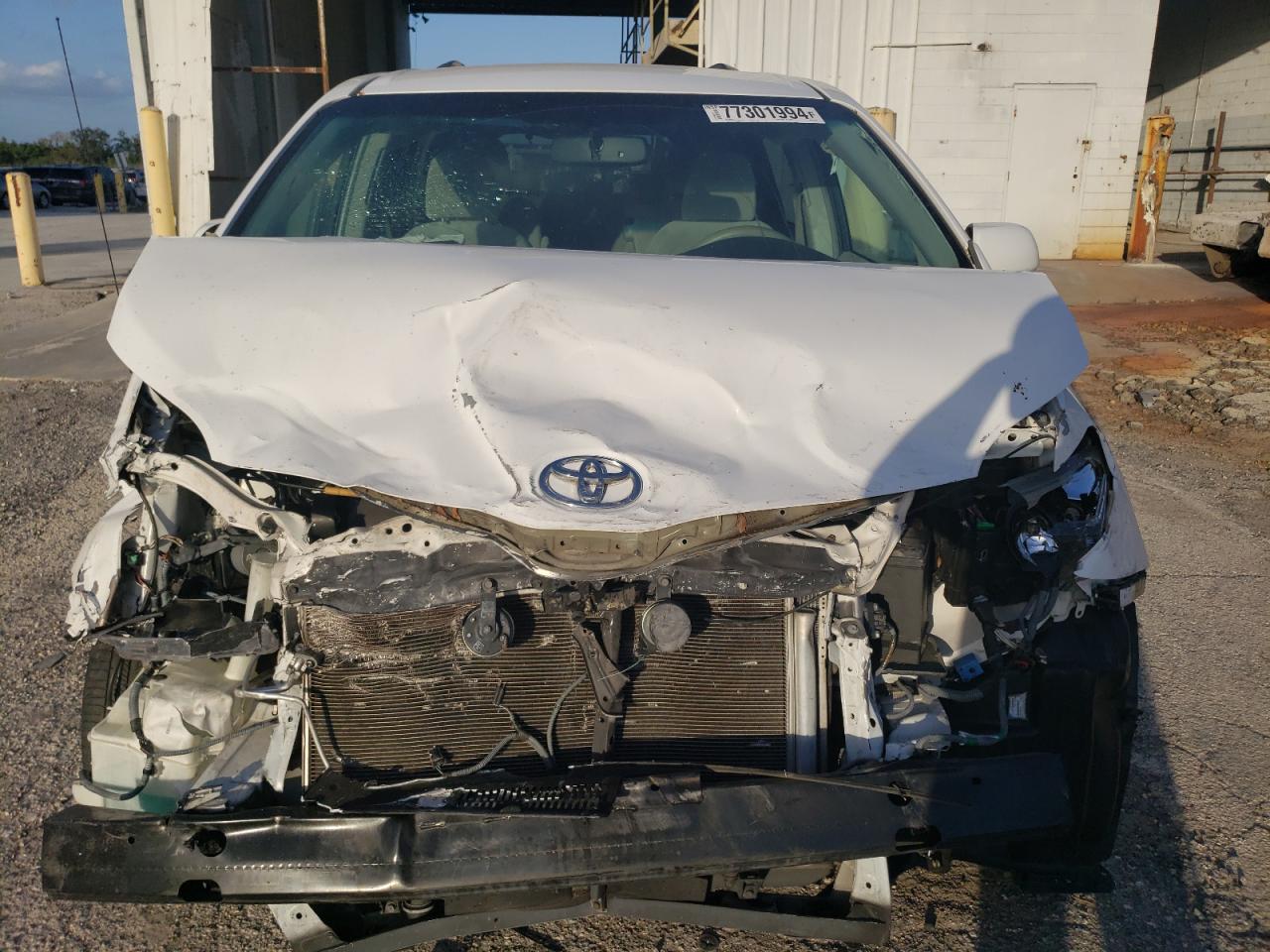 2013 Toyota Sienna - Image 5