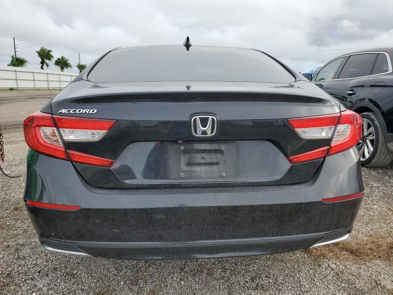 1HGCV1F17JA066563 2018 Honda Accord Lx