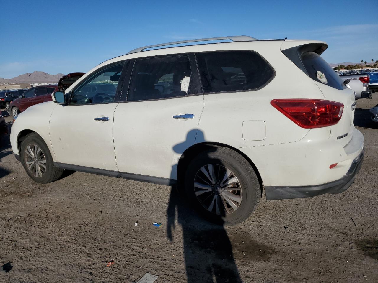 2018 Nissan Pathfinder - Image 2