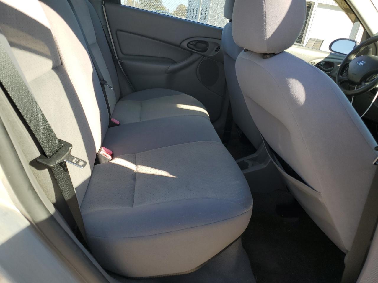 2004 Ford Focus - Image 11