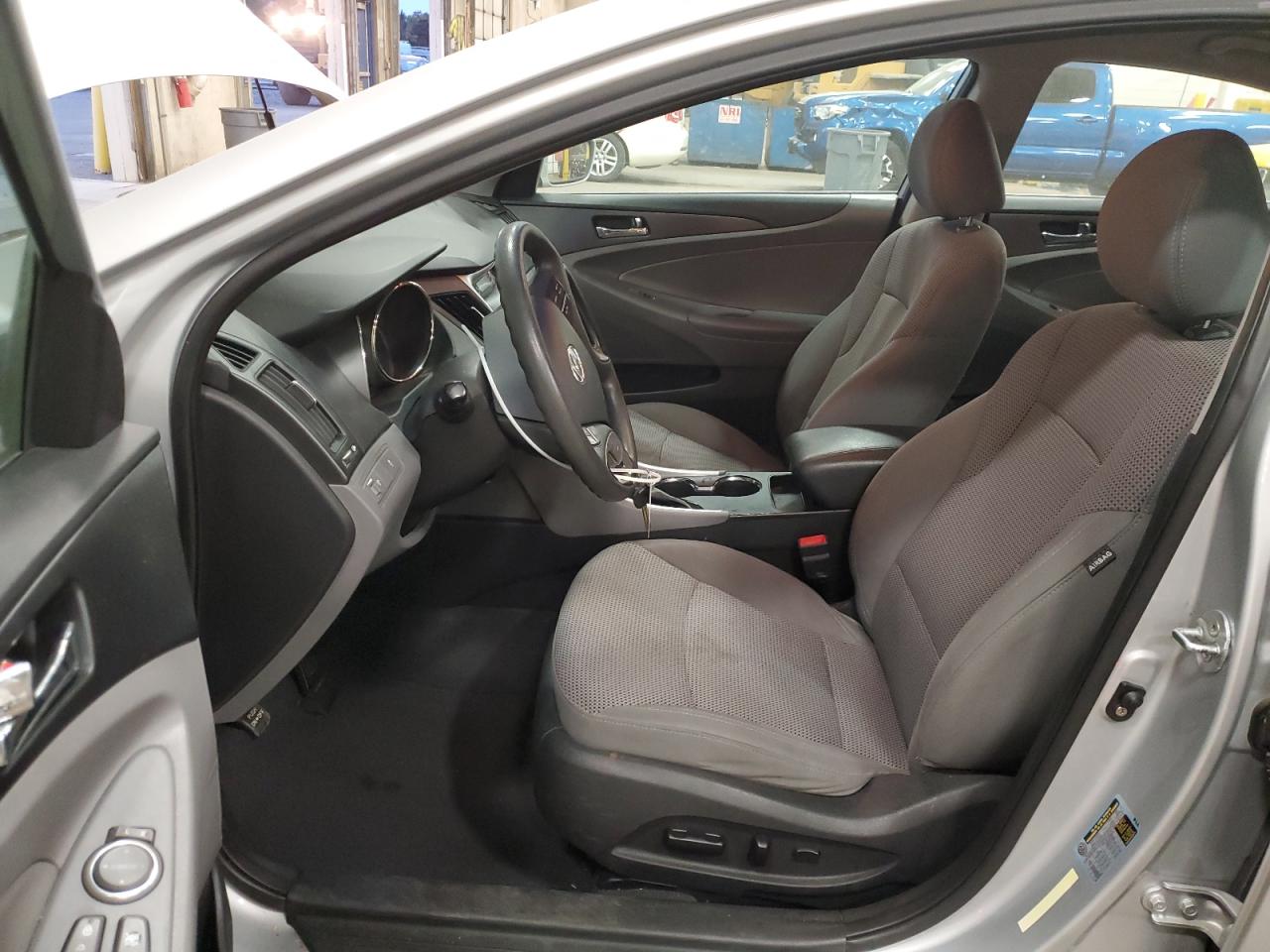 2011 Hyundai Sonata - Image 7