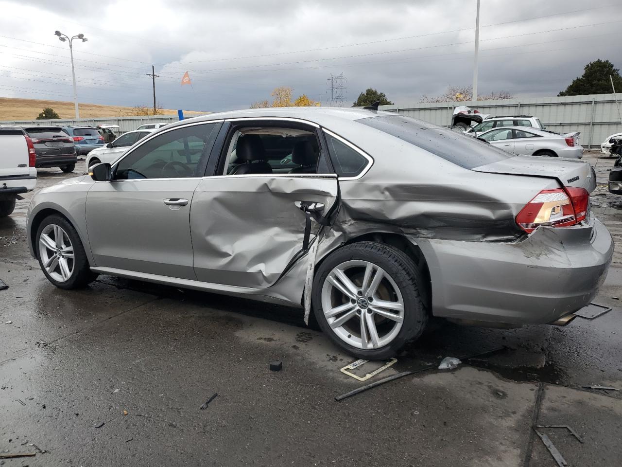 2014 Volkswagen Passat - Image 2