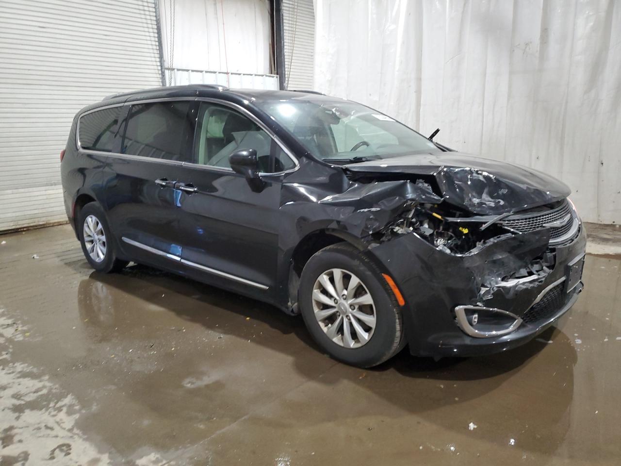 2020 Chrysler Pacifica - Image 4