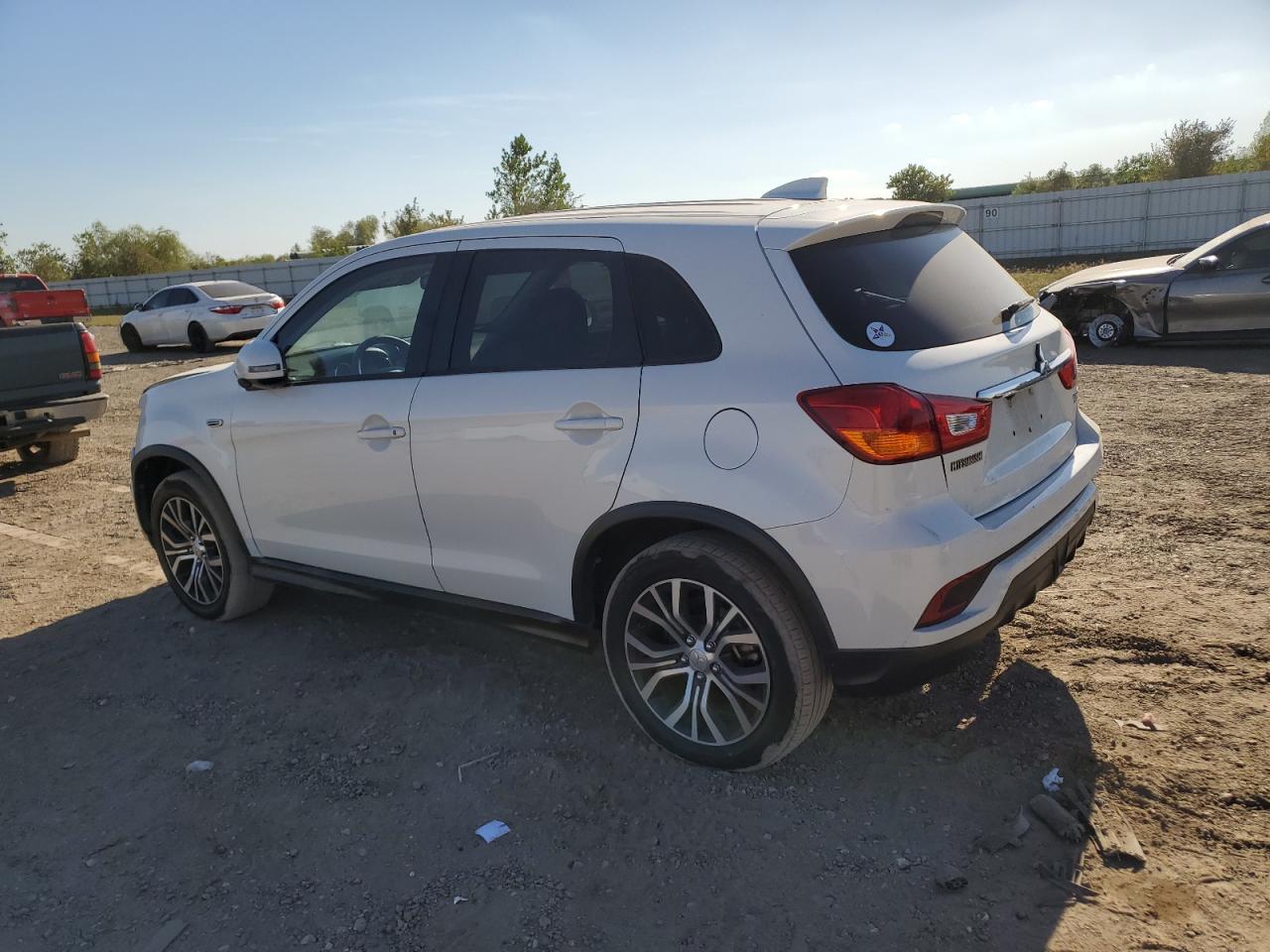 2018 Mitsubishi Outlander - Image 2