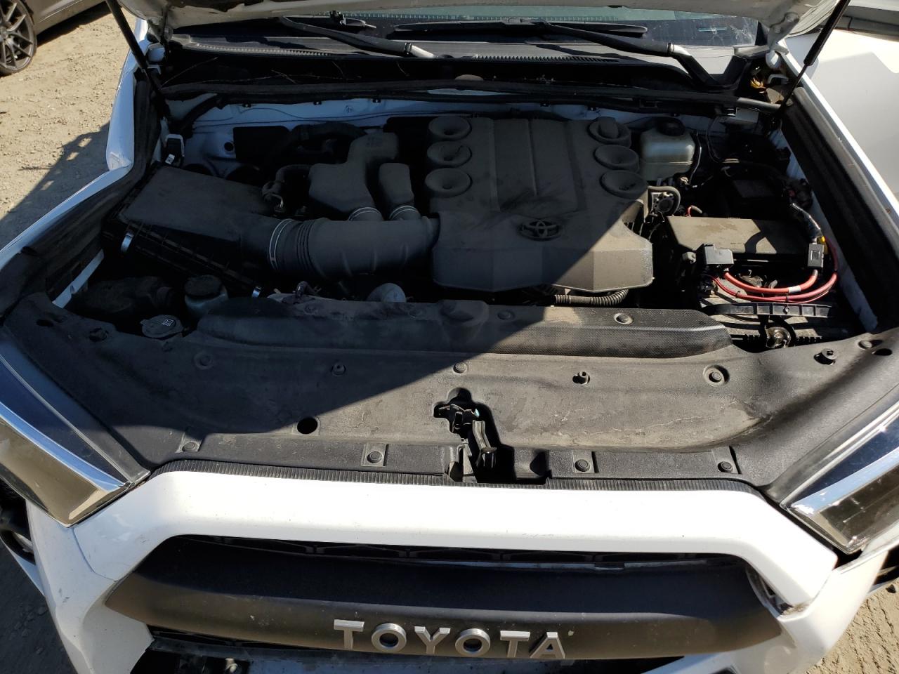 2020 Toyota 4Runner Sr5/Sr5 Premium VIN: JTEBU5JRXL5737622 Lot: 75259524