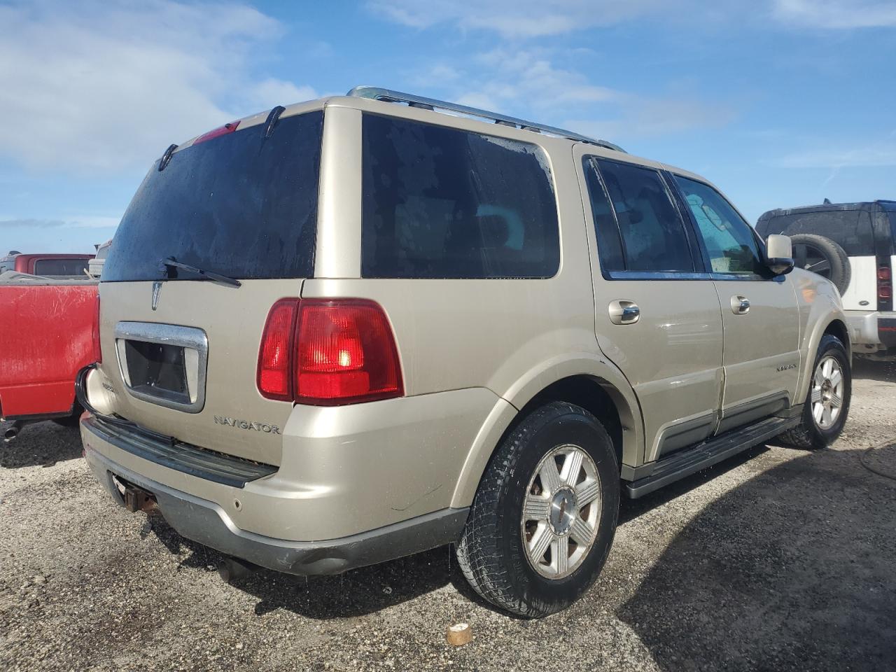 2004 Lincoln Navigator - Image 3