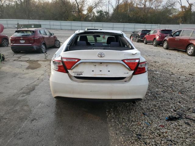  TOYOTA CAMRY 2015 Белый