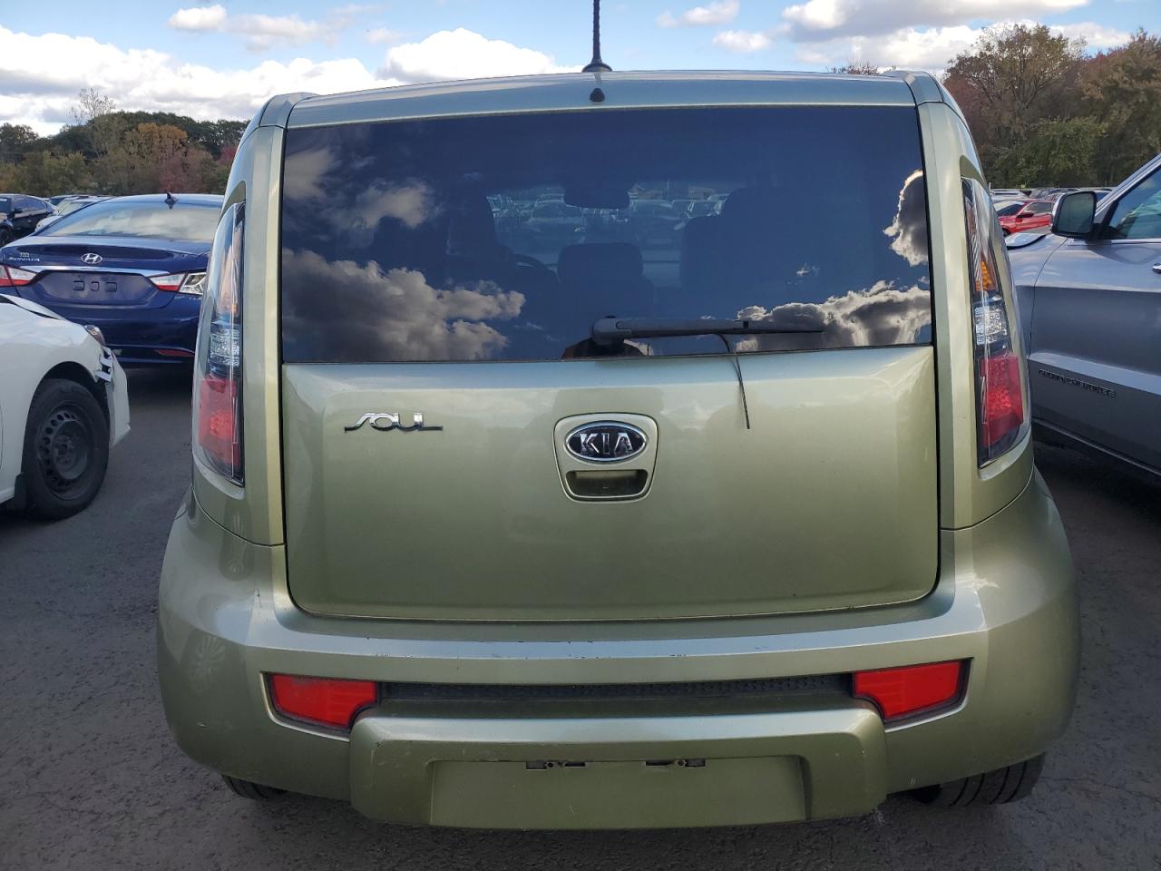 2011 Kia Soul + VIN: KNDJT2A26B7255110 Lot: 76158954
