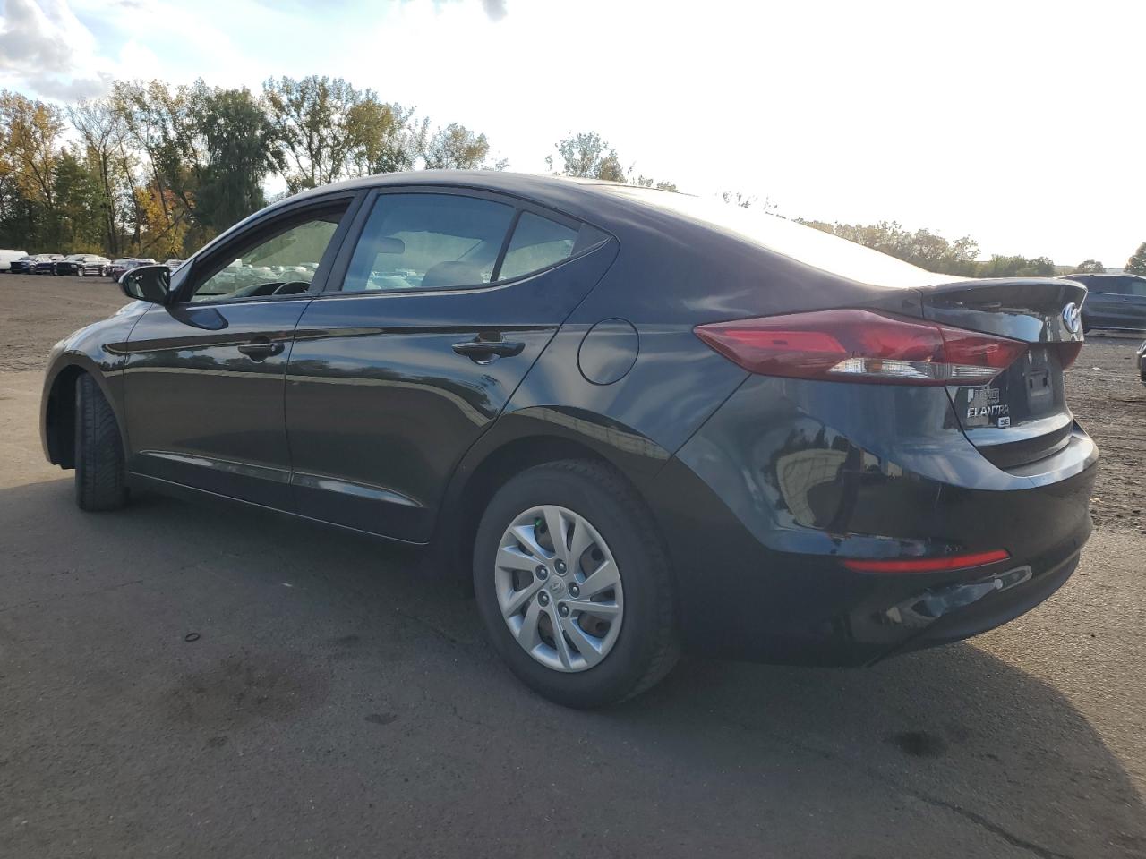 KMHD74LF5JU483799 2018 HYUNDAI ELANTRA - Image 2