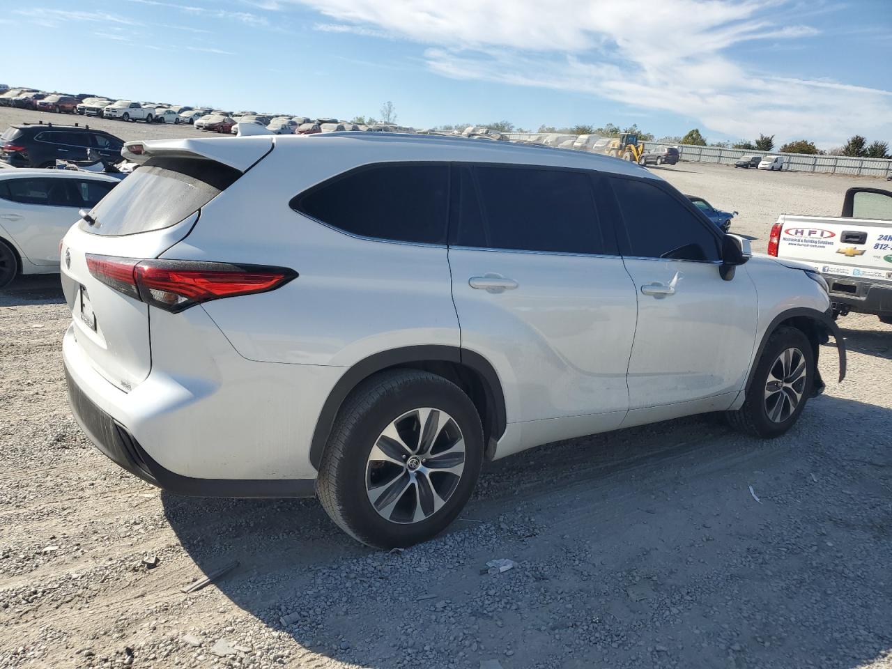 2022 Toyota Highlander - Image 3