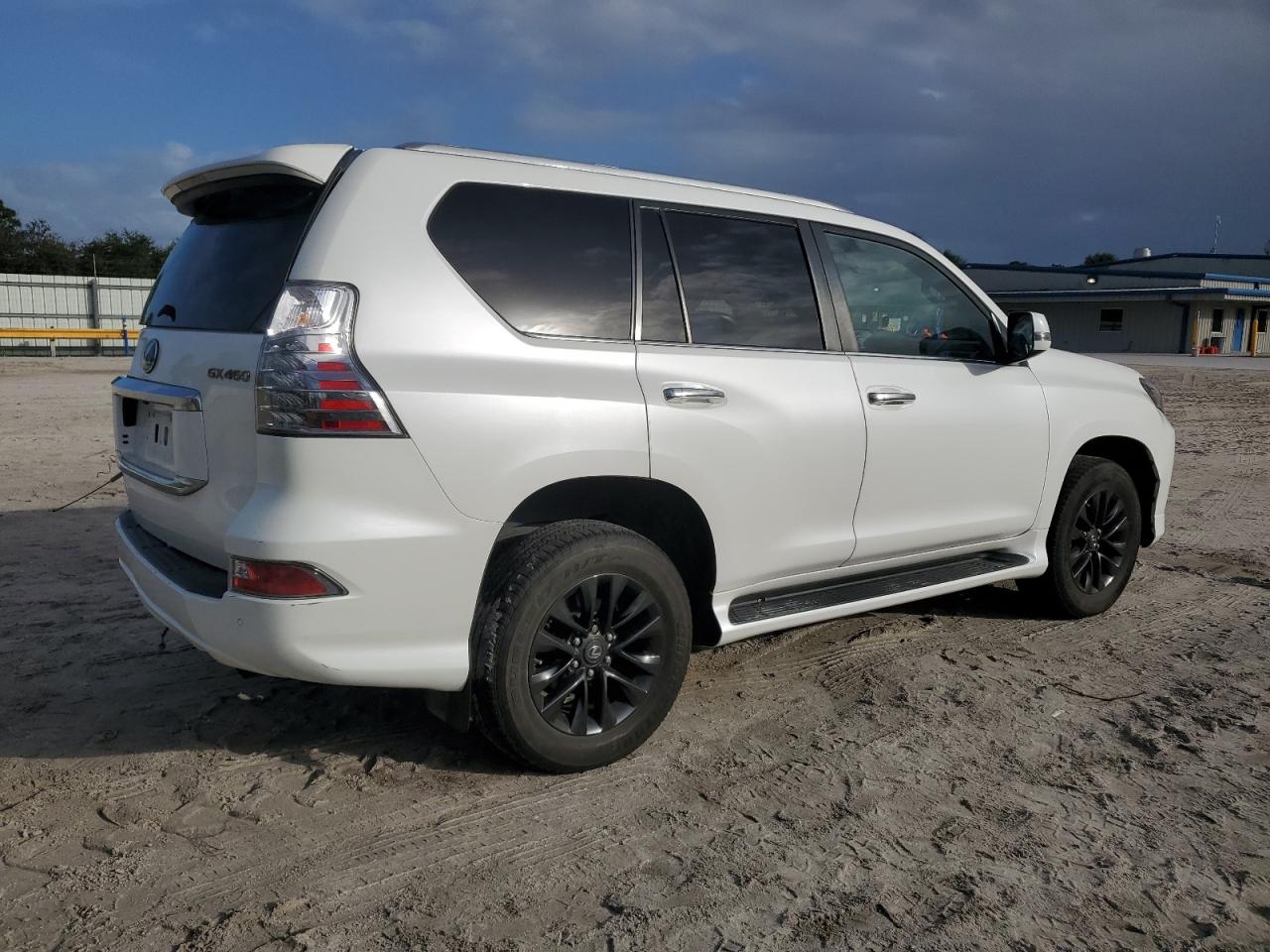 2021 Lexus GX - Image 3