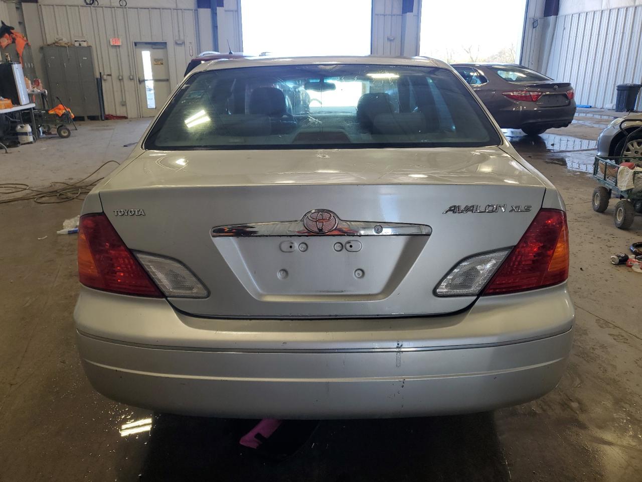 2002 Toyota Avalon Xl VIN: 4T1BF28B22U252705 Lot: 77564944