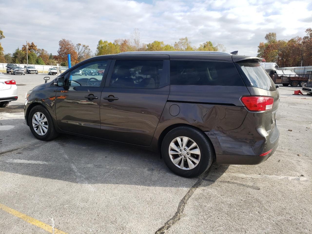 2015 Kia Sedona - Image 2