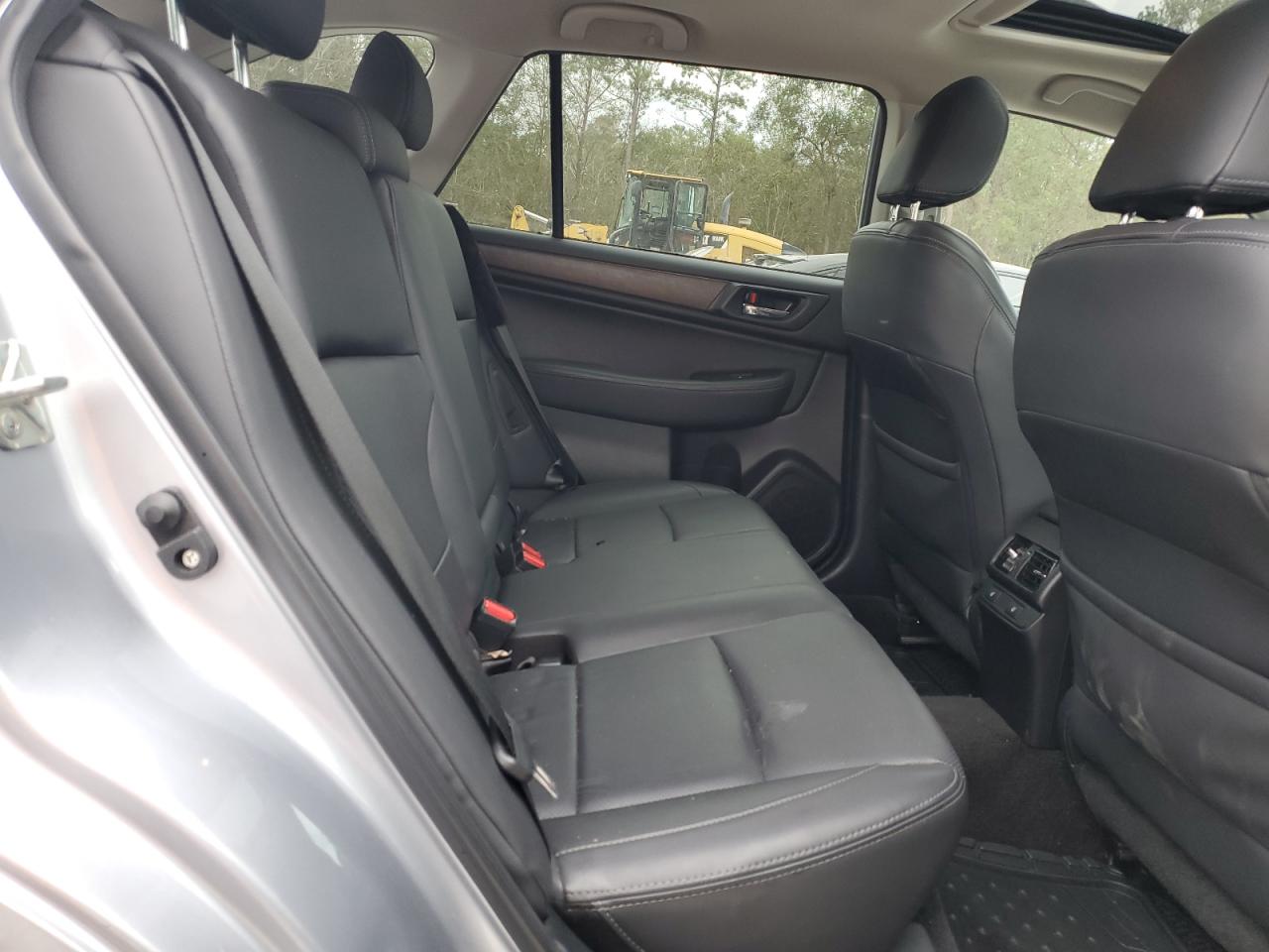 2015 Subaru Outback - Image 10