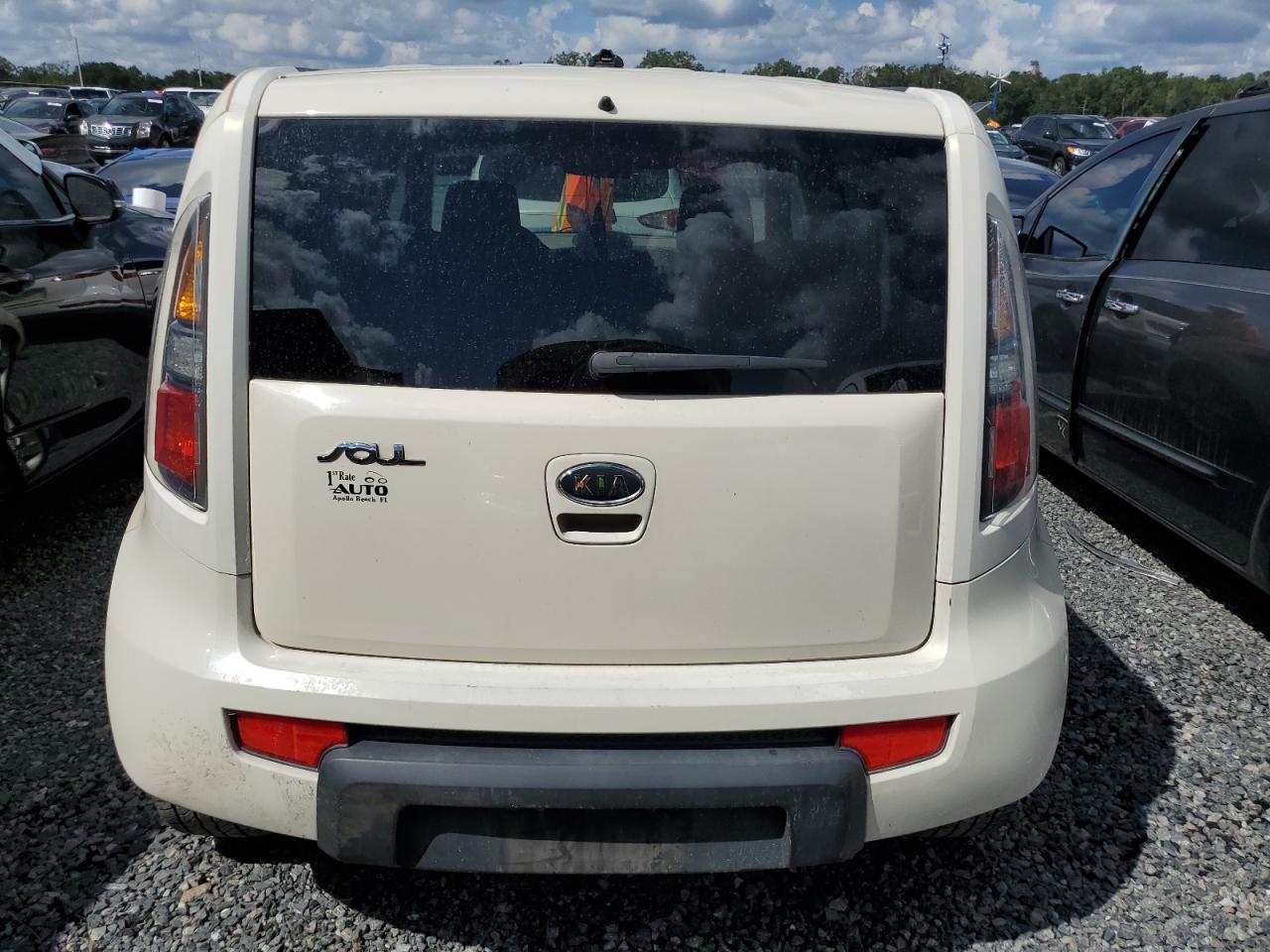 2011 Kia Soul + VIN: KNDJT2A22B7718313 Lot: 73831414