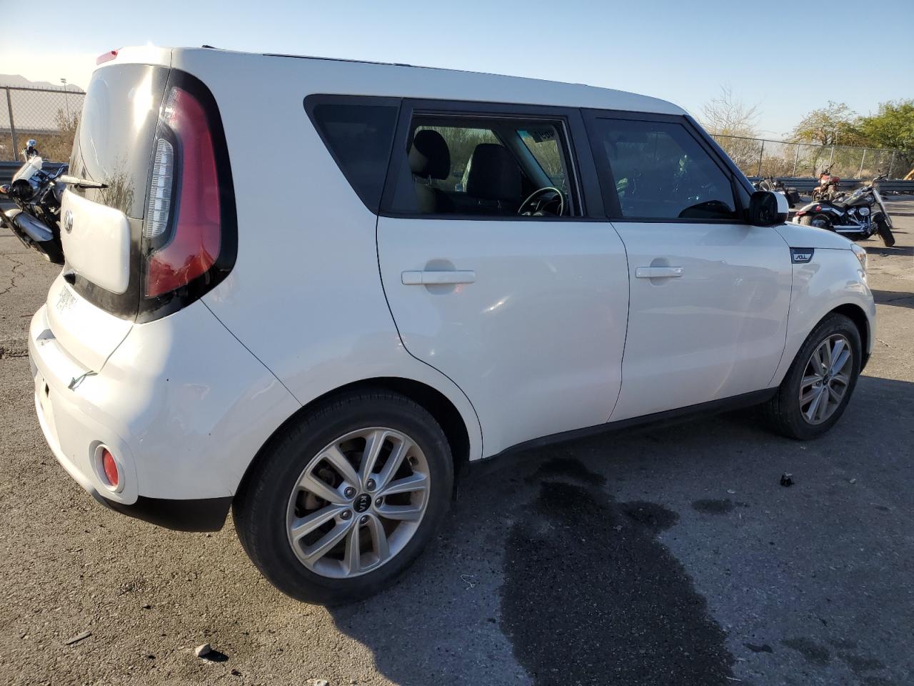 VIN KNDJP3A50K7675045 2019 KIA SOUL no.3