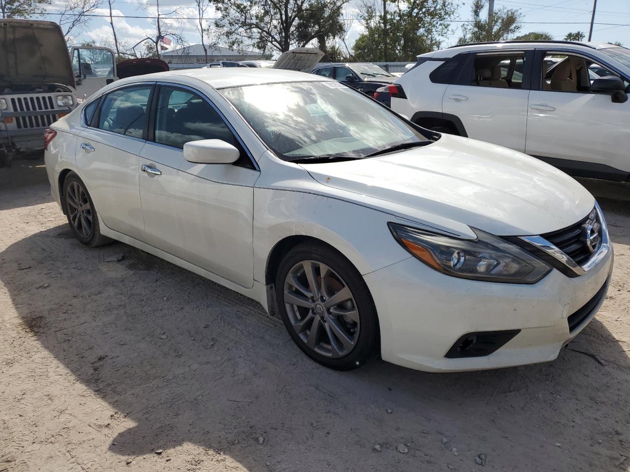 2018 Nissan Altima - Image 4
