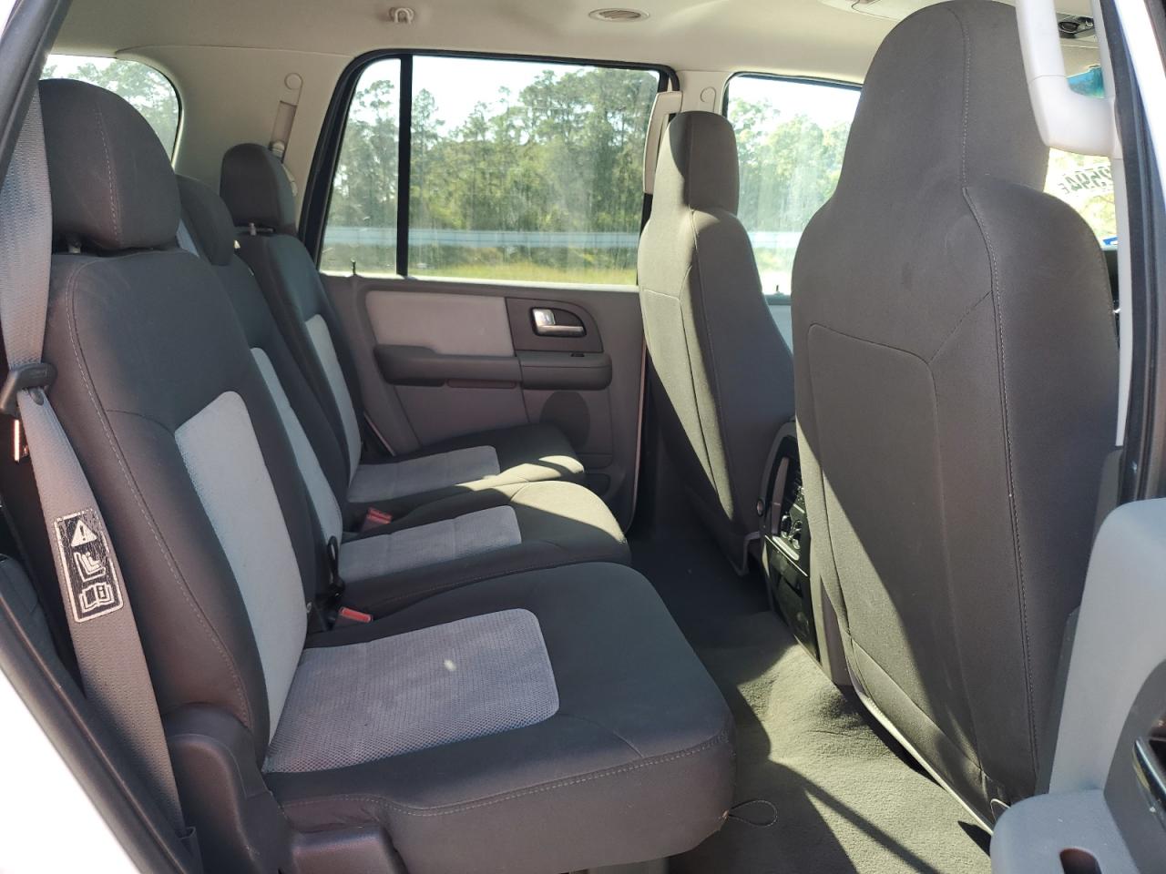 2004 Ford Expedition - Image 11