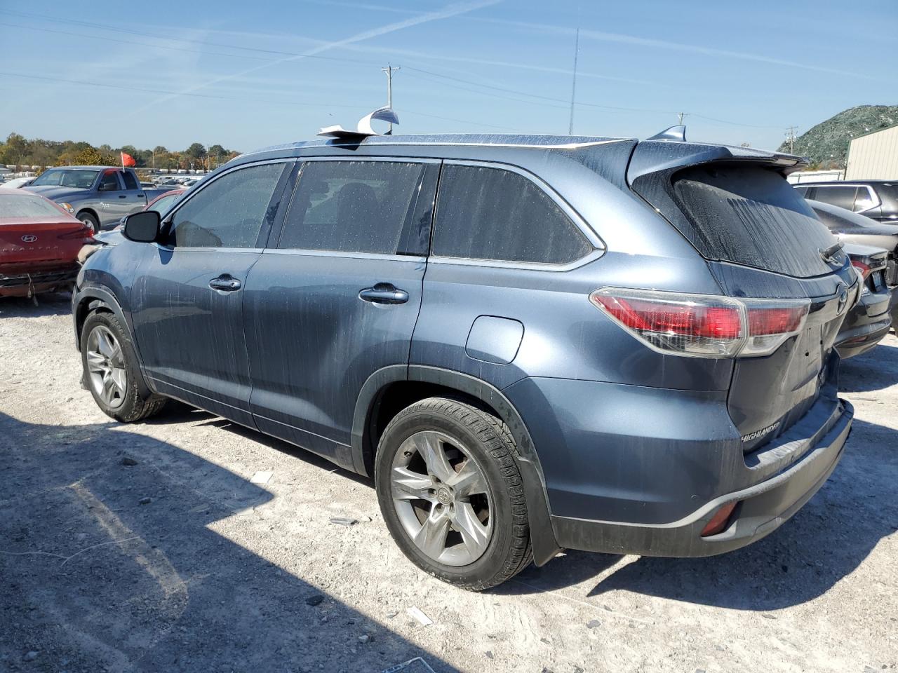 2014 Toyota Highlander - Image 2